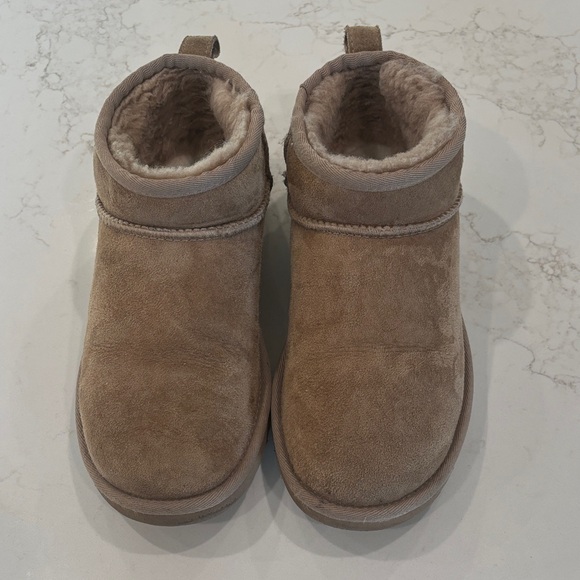 UGG Tan Suede Shearling Boots - Picture 1 of 4